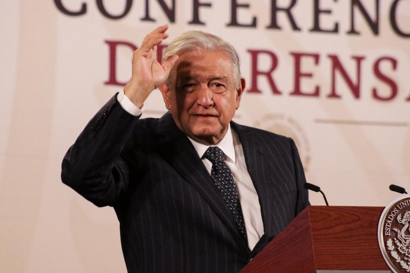 INE ordena a AMLO eliminar elogios a Sheinbaum de su mañanera