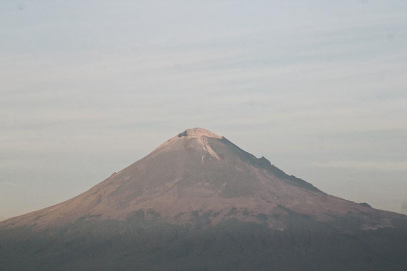 VIDEO Volcán Popocatépetl amanece en completa calma