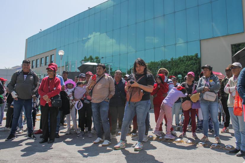 Habitantes de Huejotzingo, Tlahuapan y Texmelucan, toman CFE en Puebla