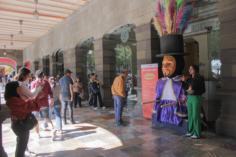 VIDEO Buena respuesta al busto monumental de Huehue en Los Portales