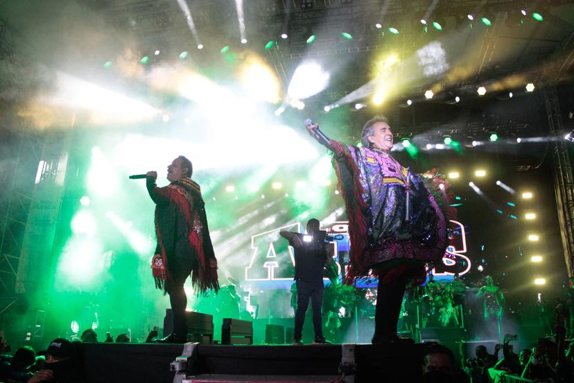 VIDEO Los Askis ponen a bailar a los poblanos