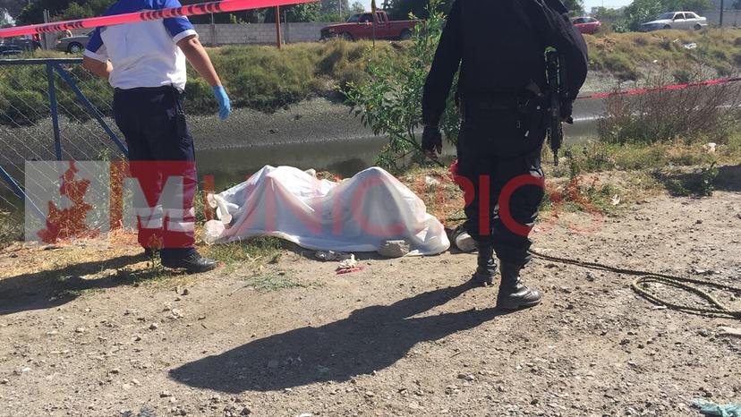 Hallan cadáver flotando en el canal de Tecamachalco​