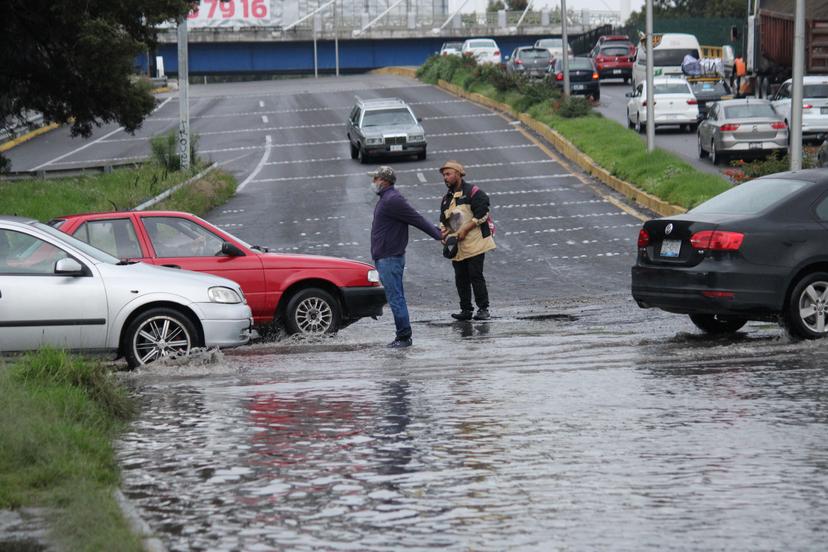 Intensas lluvias inundan zona norte de la ciudad de Puebla