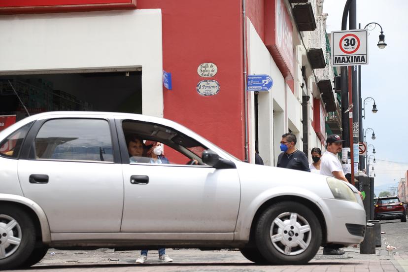 Refuerzan señalética de límite de velocidad en el Centro Histórico