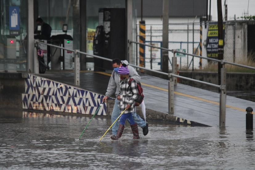 En alerta 21 municipios por posibles derrumbes en puentes y viviendas