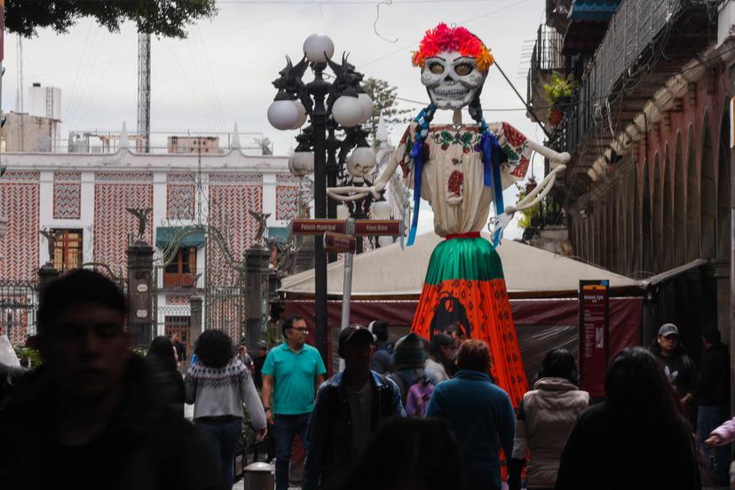 VIDEO Visita las catrinas en la 16 de Septiembre en Puebla