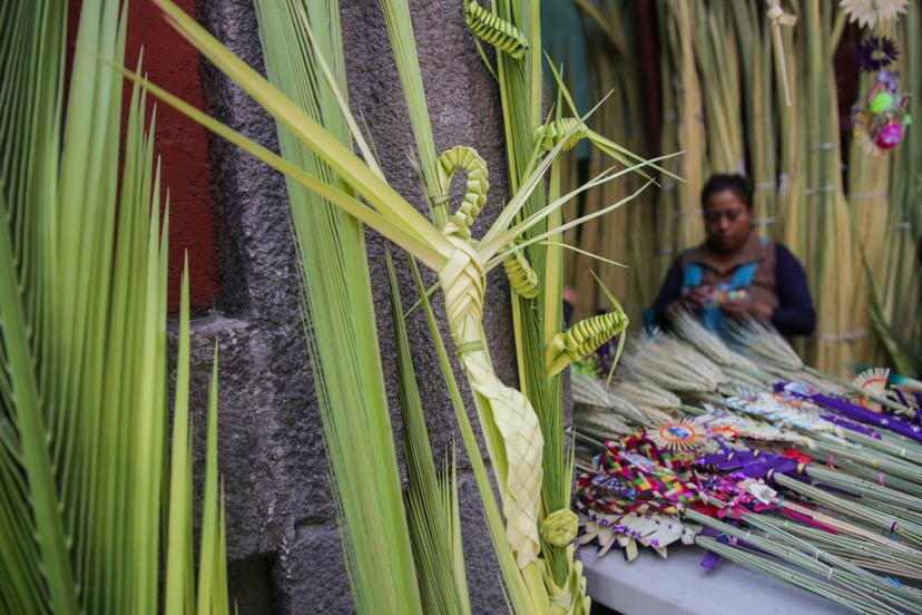 Se mantiene vivo tejido de palmas en Tonantzintla