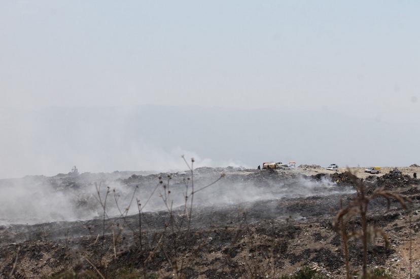 Sin controlar incendio en relleno de Tehuacán