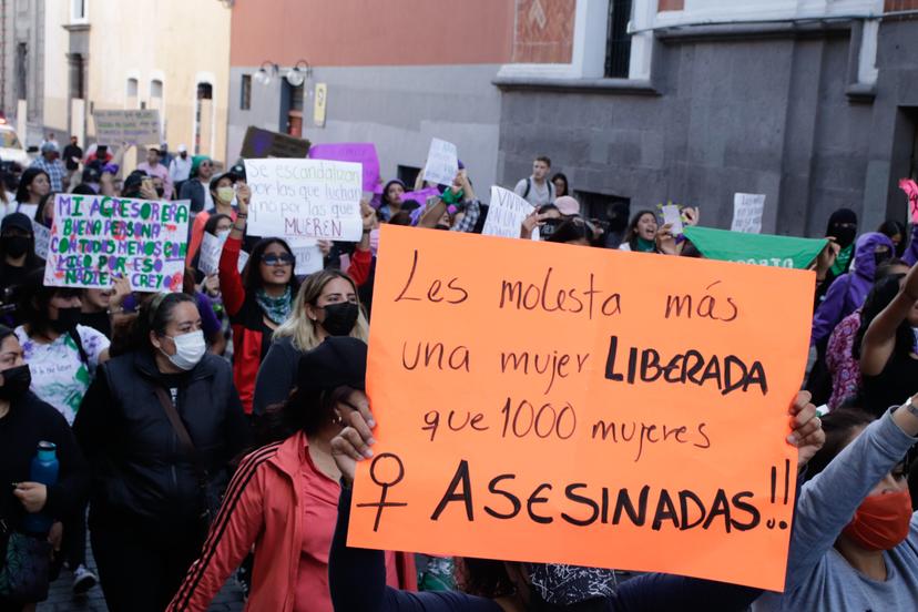 Mujeres se movilizan en marcha por el Día Internacional para la Eliminación de la Violencia