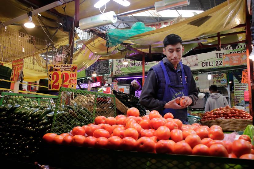 Mexicanos preocupados por la inflación y tasas de interés en el 2023