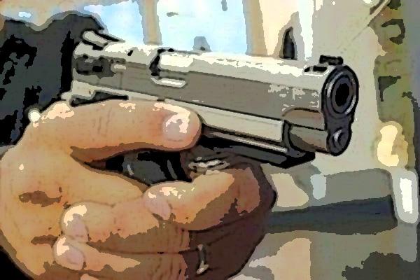 Frenan a Rodolfo en el bulevar Xonacatepec con una calibre 22