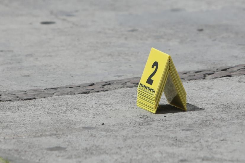 Asesinan a hombre abordo de su auto en la México-Puebla