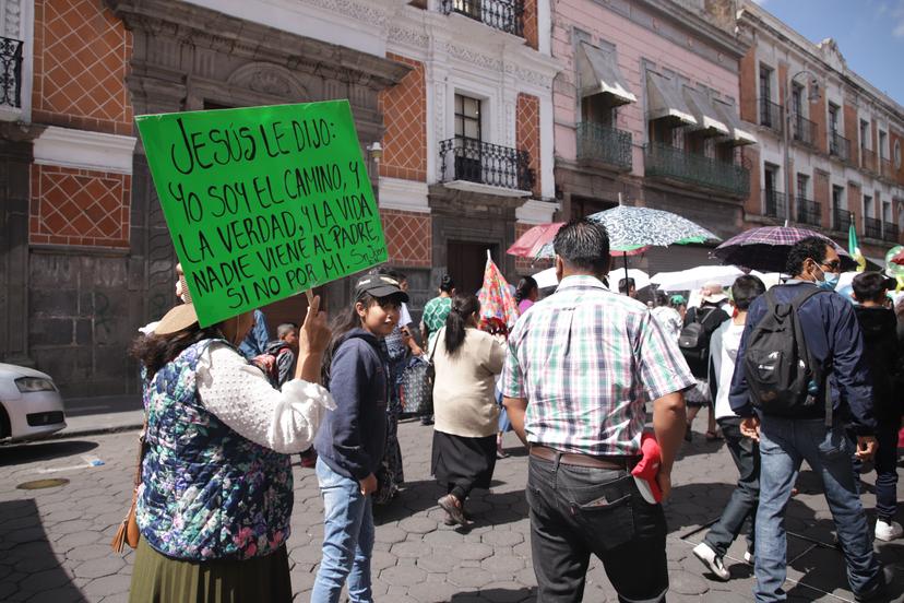 VIDEO Desfile por natalicio de Benito Juárez de fieles del Pentecostés