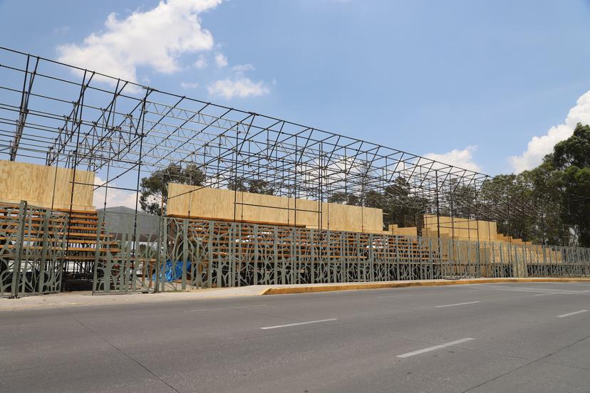 Ya se encuentran las gradas para el Desfile 5 de Mayo