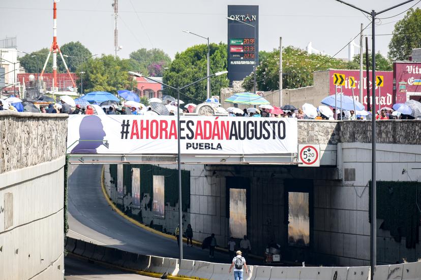 VIDEO Ahora es Adán Augusto, brilla en el desfile 5 de Mayo