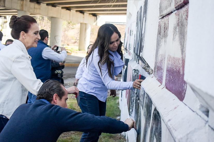 VIDEO Protestan integrantes del PAN por pintas en bardas