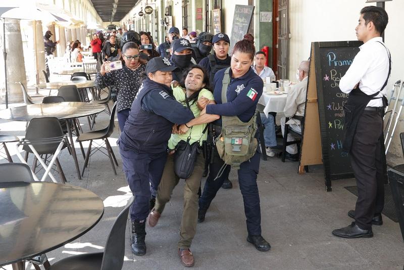 Reprueba Céspedes detención de comerciante y reportero en Cholula