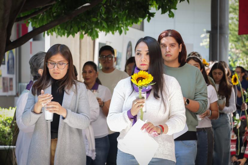 VIDEO Realizan pase de lista a víctimas de feminicidios en la Ibero Puebla