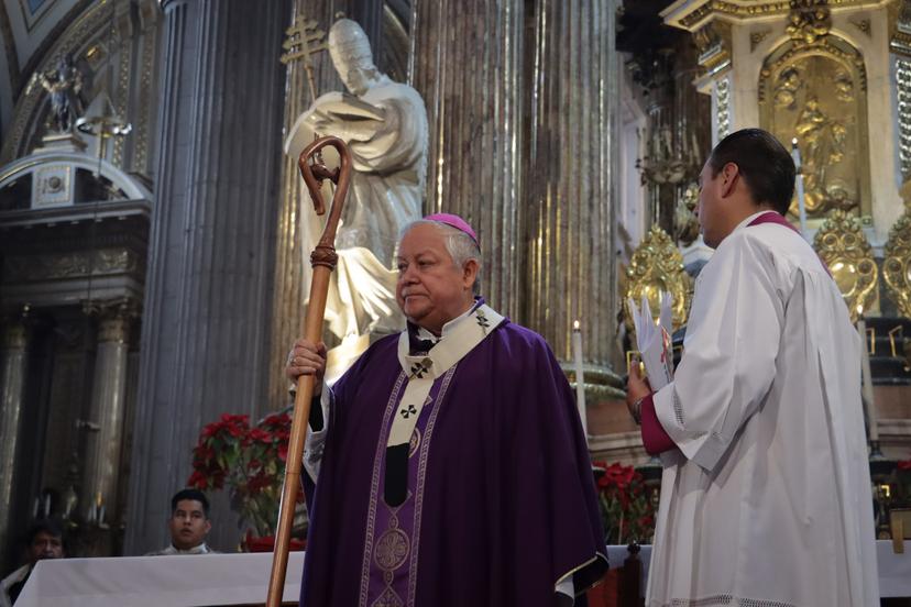 Arzobispo de Puebla oficia misa por Rafael Moreno Valle y Marta Erika Alonso