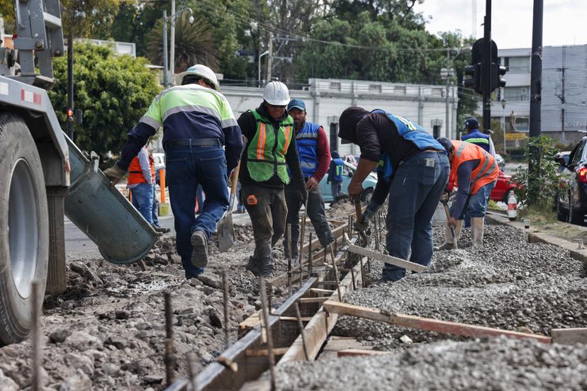 VIDEO Se mantienen obras de ampliación del camellón en la 18 Oriente