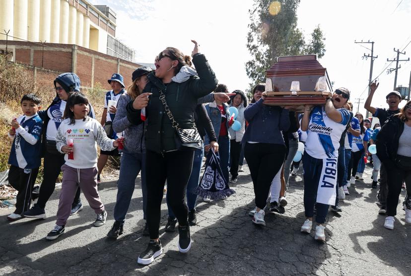 VIDEO Con cánticos despiden a Sefirot