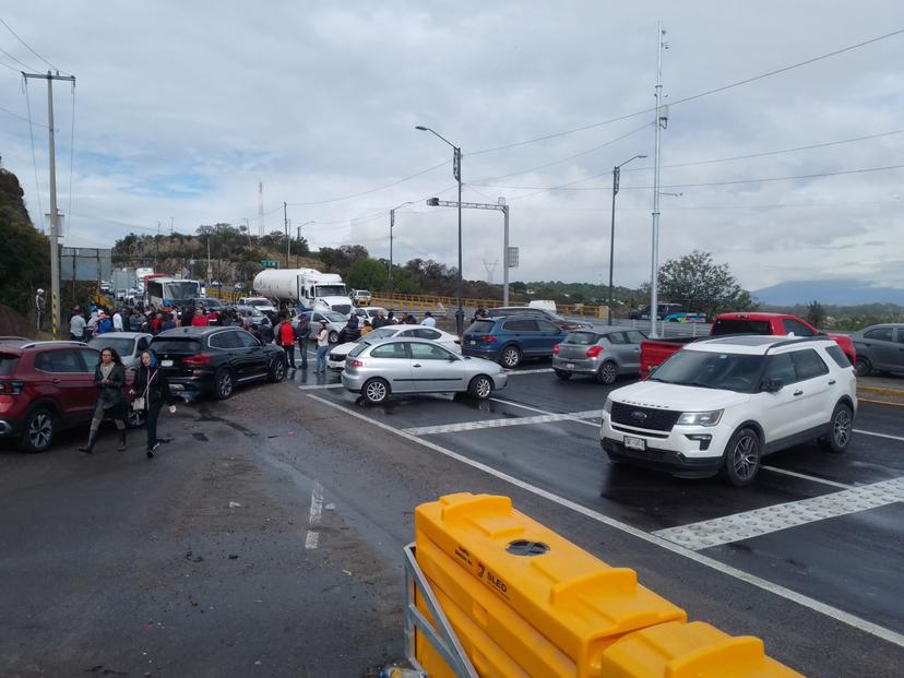 Vecinos de Haras bloquean el Periférico Ecológico