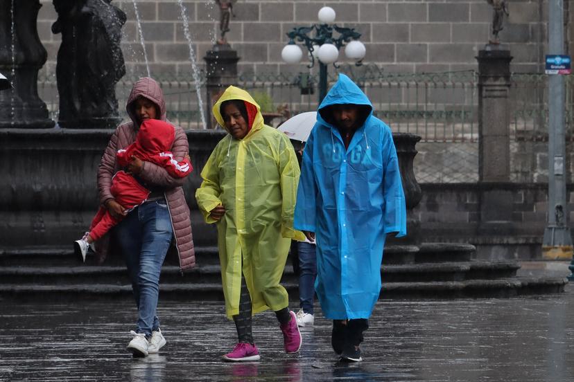 VIDEO Se presenta ligera lluvia en la ciudad de Puebla