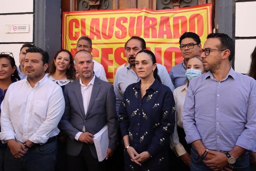 Panistas clausuran de forma simbólica el Congreso en protesta de la despenalización del aborto