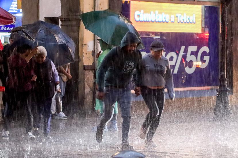 Lluvia de este martes provocan problemas en vialidades de la capital poblana