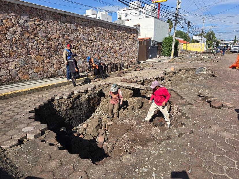 VIDEO Rehabilitan socavón que se formó en San Andrés Cholula