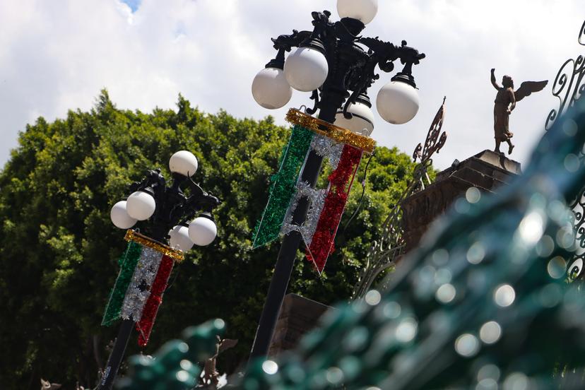 VIDEO Centro Histórico de Puebla se pinta de verde, blanco y rojo