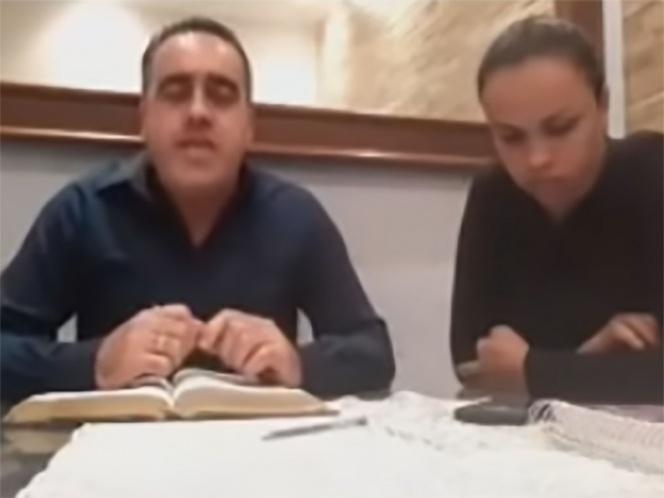VIDEO Acepten la paz del Señor: pastor tras golpear a su esposa en vivo