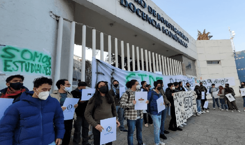 Alumnos tomaron las instalaciones del Centro de Investigación y Docencia Económicas 