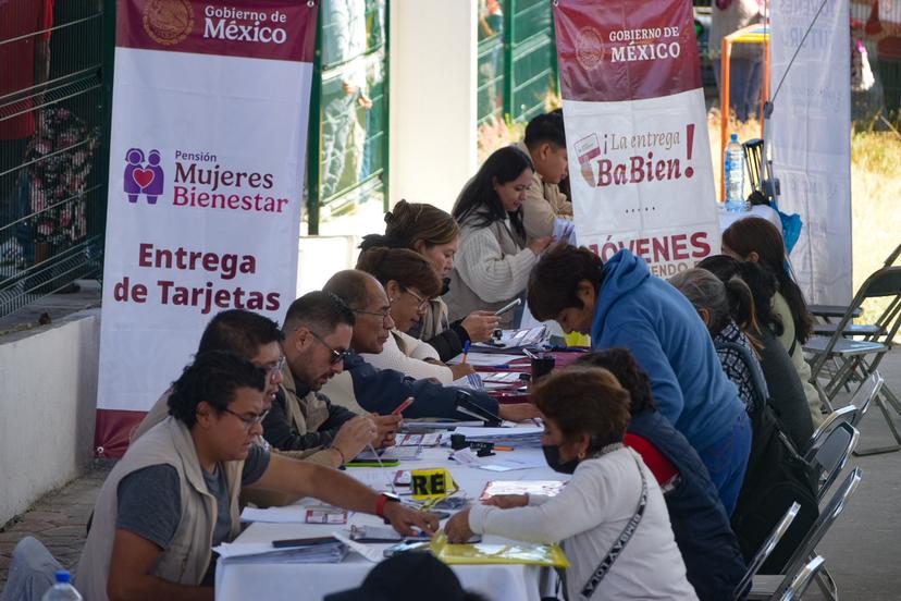 VIDEO Entregan tarjetas del programa Pensión Mujeres Bienestar