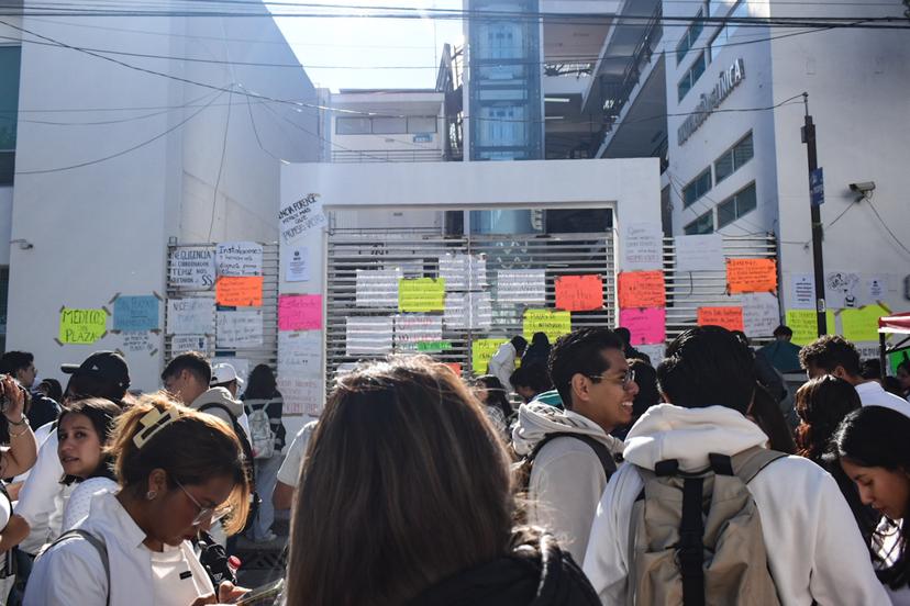 VIDEO Se mantiene paro estudiantil en la Facultad de Medicina en la BUAP