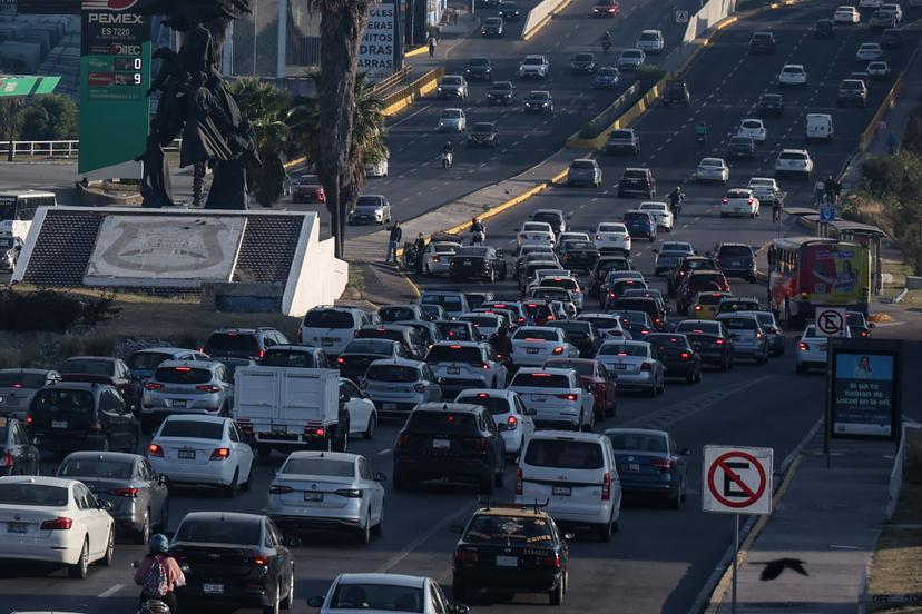 VIDEO Accidente en la Vía Atlixcáyotl provoca ligero tráfico