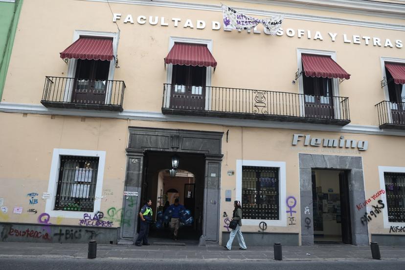 VIDEO Regresan a clases estudiantes de la Facultad de Filosofía y Letras