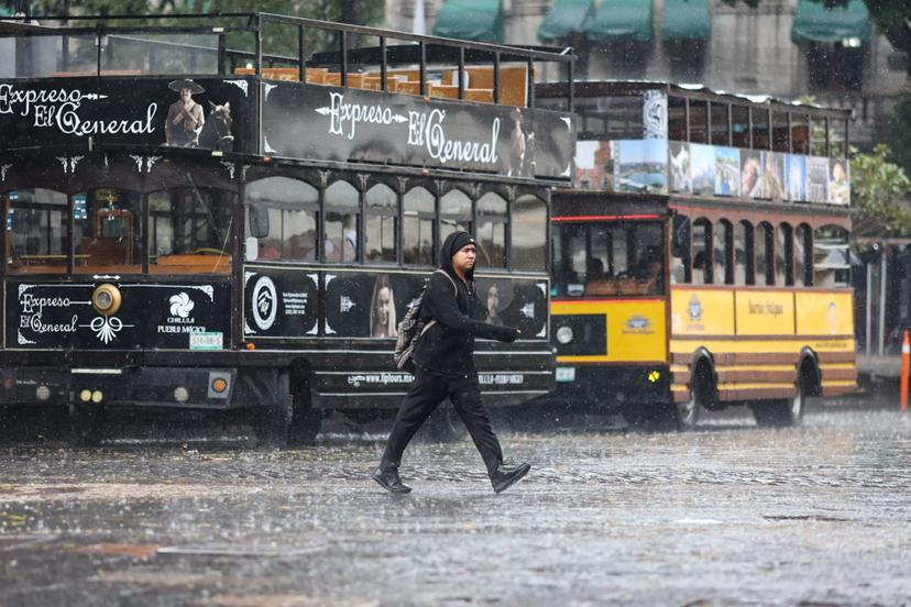 VIDEO Se inunda el norte de la ciudad de Puebla con la lluvia de este viernes