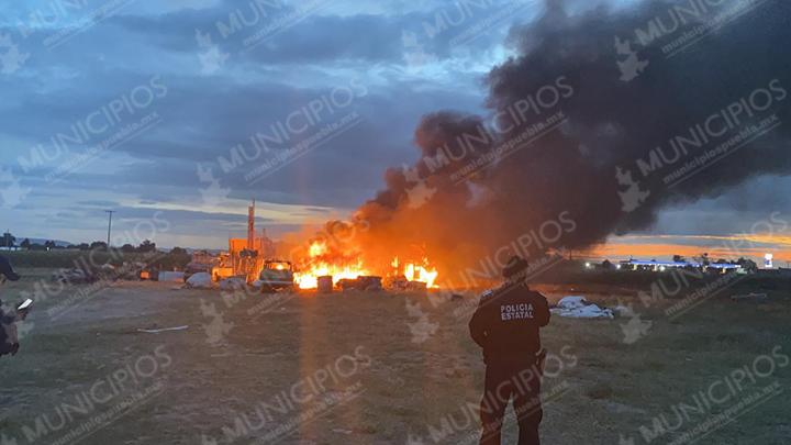 Le rocían gasolina para linchar a presunto violador en Felipe Álgeles