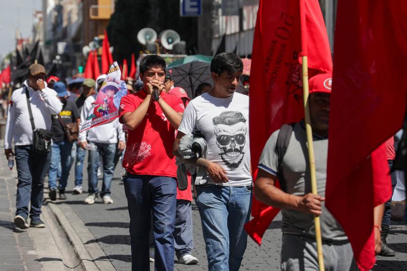 VIDEO La 28 de Octubre provoca caos vial en el Centro Histórico y bulevar 5 de Mayo