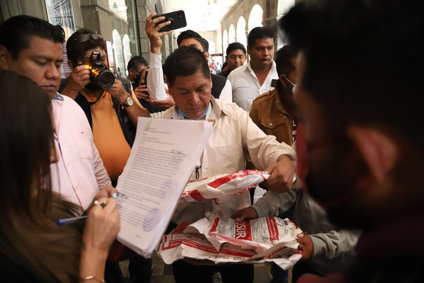 VIDEO Habitantes de La Resurrección se inconforman por clausura de sus negocios