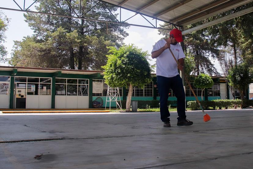 VIDEO Realizan limpieza en escuelas para el regreso a clases