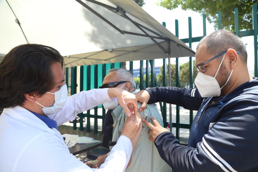 Agotadas vacunas contra la COVID-19 en la Clínica 2 del IMSS Puebla