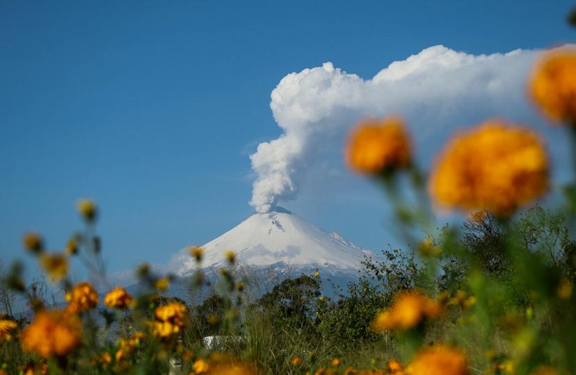 VIDEO Completamente nevado amaneció el volcán Popocatépetl