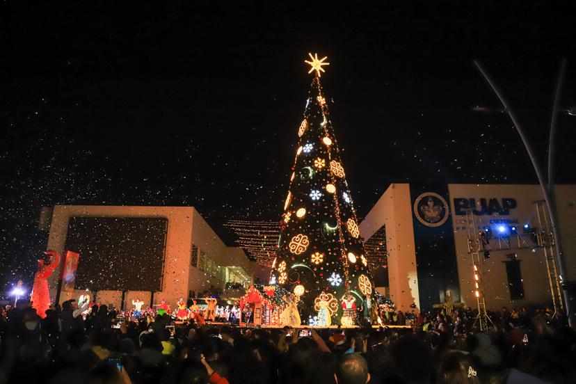 VIDEO La Navidad llega al CCU de la BUAP