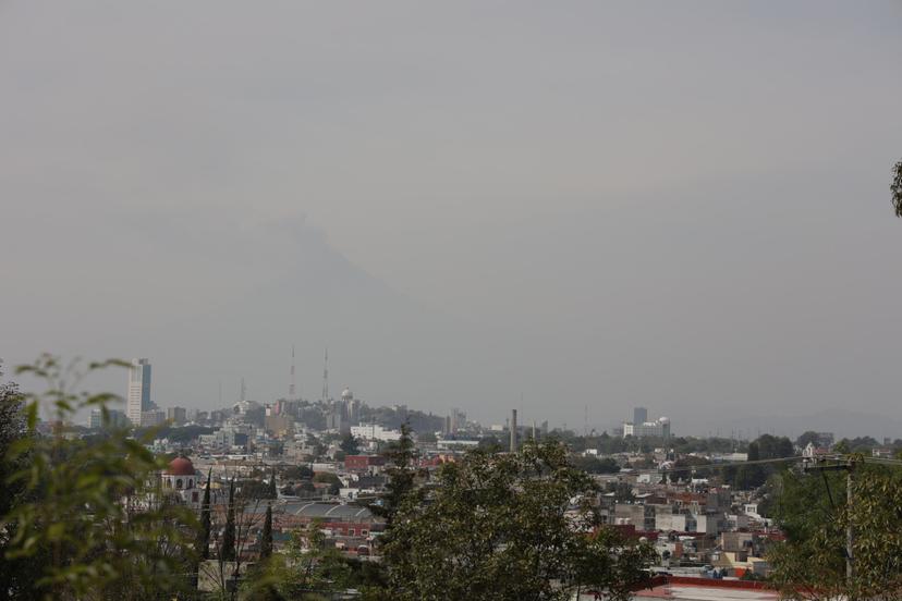 Existe caída de ceniza del volcán Popocatépetl en 10 municipios poblanos