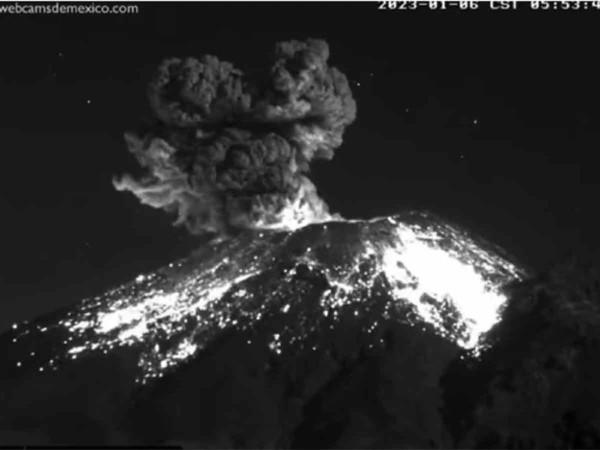 VIDEO El Popocatépetl registra una gran explosión