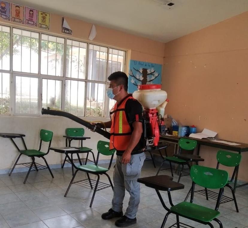 Realizan jornadas de desinfección en escuelas: Antorcha