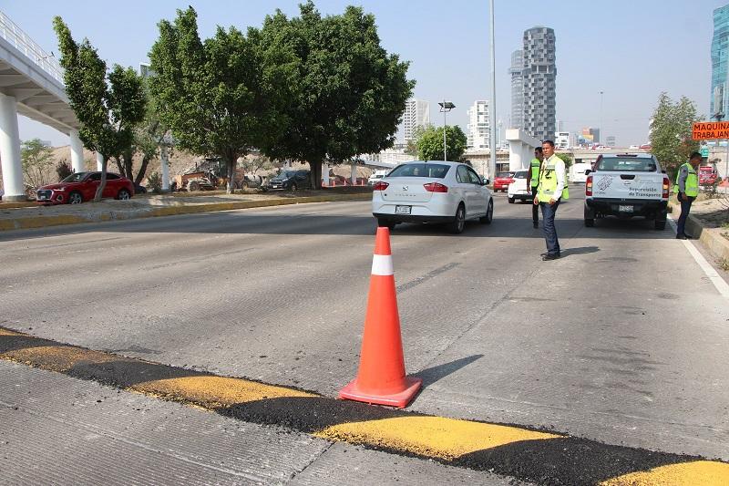 VIDEO Ojo: ponen reductores de velocidad en la Vía Atlixcáyotl