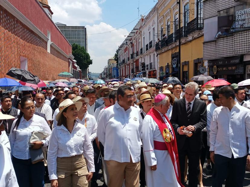 Céspedes y Rivera participan en Procesión del Viernes Santo